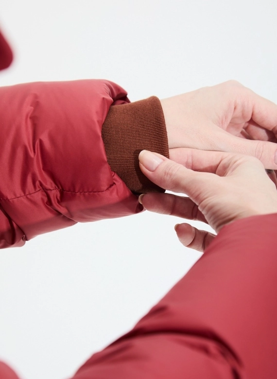 Женский пуховик с капюшоном фото