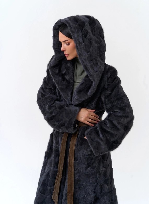 Шуба из меха норки с капюшоном