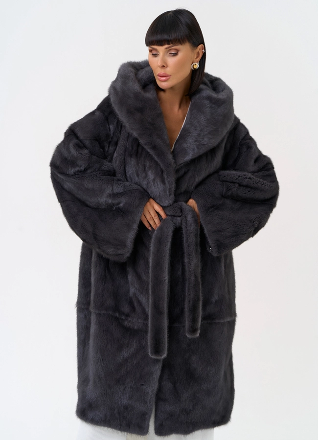 Женская шуба из меха норки с капюшоном  модель № 30673 универмаг малина