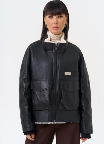 Женский пуховик из натуральной кожи с отделкой из овчины