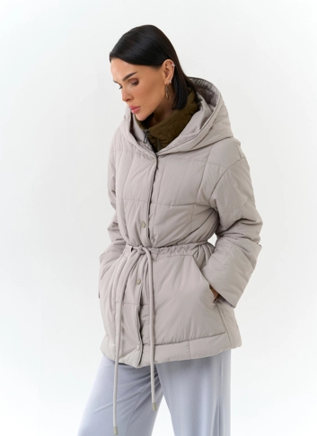 Женская куртка с контрастным воротником