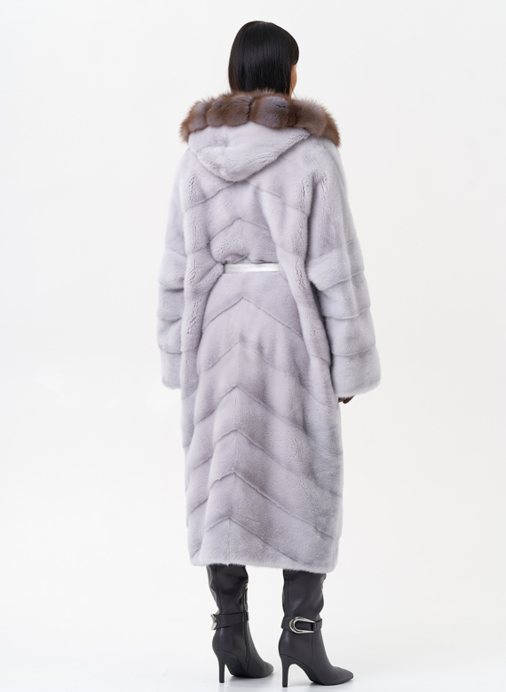 Норковая шуба с капюшоном из меха куницы