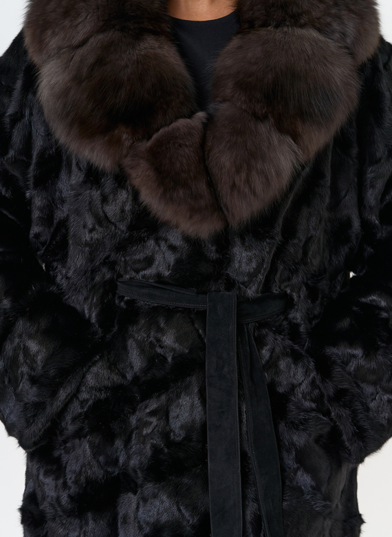 Женская шуба из меха норки с воротником из меха песца