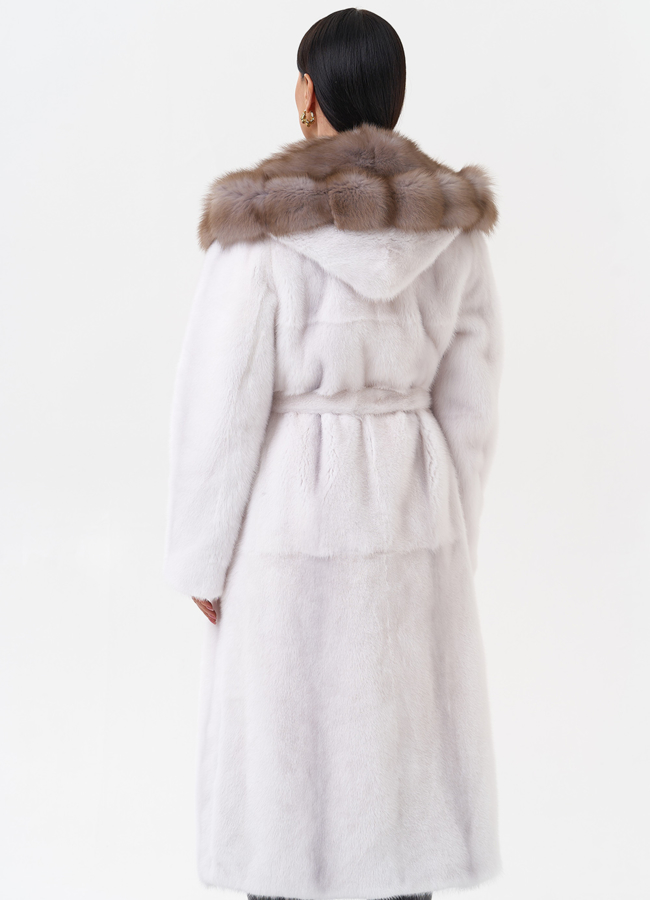 Белая шуба из норки с куницей модель № 29530 универмаг малина