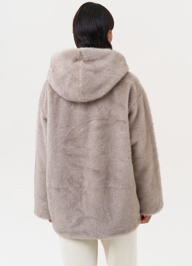 фото Женская куртка из эко меха с капюшоном модель № 31230