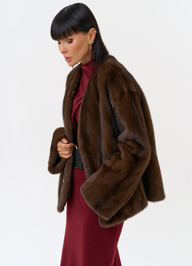 Укороченная шуба из меха норки с акцентными пуговицами модель № 31650 универмаг малина
