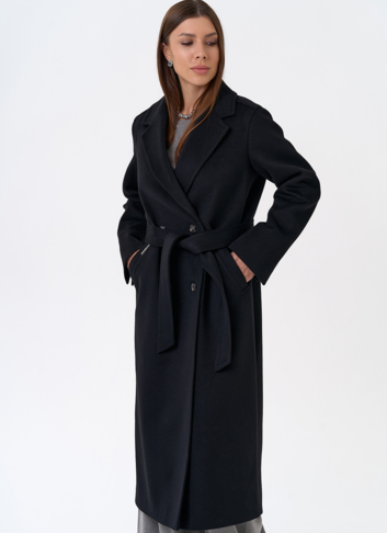 Женское пальто с английским воротником